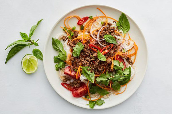 healthy-beef-mince-thai-noodle-salad