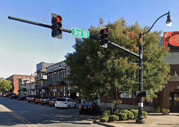 Photo of downtown Sheffield, Alabama with decorative traffic signals similar to those proposed in Leeds