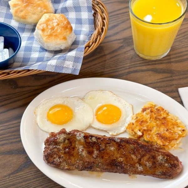 cracker-barrel-nothing-says-welcome-the-weekend-like-steak-and-eggs-600x