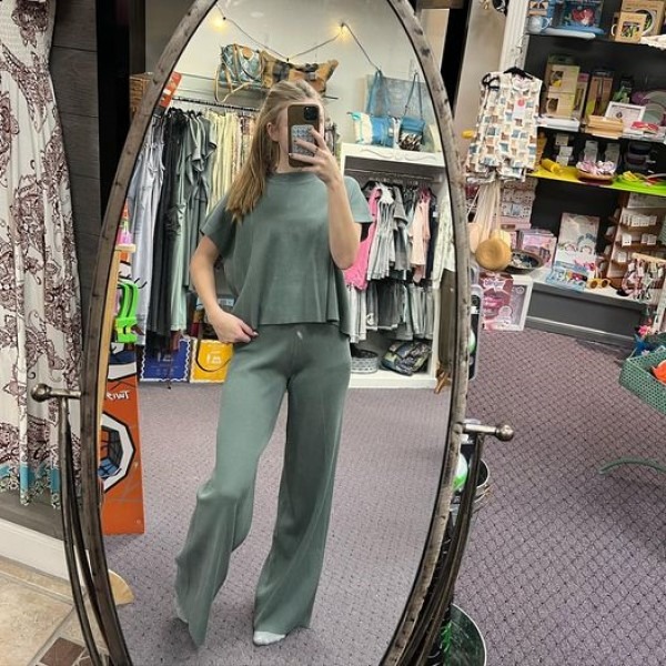 mum-and-me-best-fall-outfit-green-pants-suit-600x mum-and-me-best-fall-outfit-green-pants-suit-600x