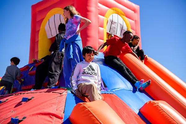 Funbox 06_600 World’s Largest Bounce Park Returns to The Shops of Grand River! FUNBOX®, a 25,000 sq ft inflatable playground will take | Leeds Alabama