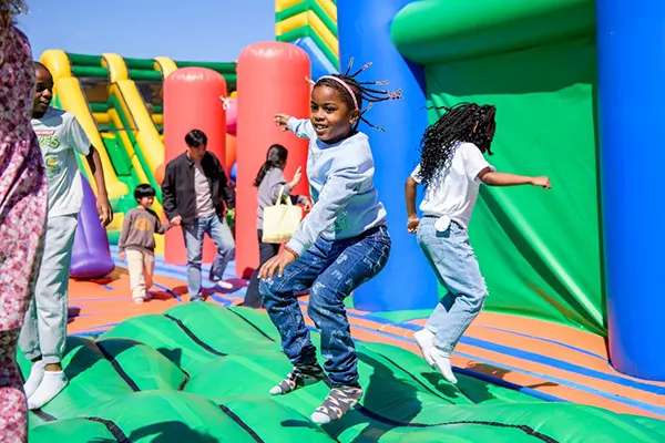 Funbox 07_600 World’s Largest Bounce Park Returns to The Shops of Grand River! FUNBOX®, a 25,000 sq ft inflatable playground will take | Leeds Alabama