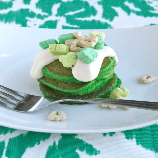 st-patricks-day-food-green-velvet-silver-dollar-pancakes-recipe-600x st-patricks-day-food-green-velvet-silver-dollar-pancakes-recipe-600x