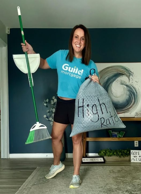 Casey-Parsons-team-Guild-Mortgage-weekend-working-aug-23-600x800