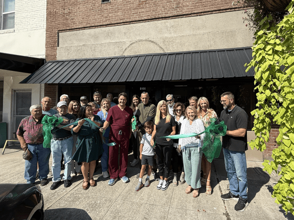 Salubrity-Medical-ribbon-cutting-pic-2-600x450