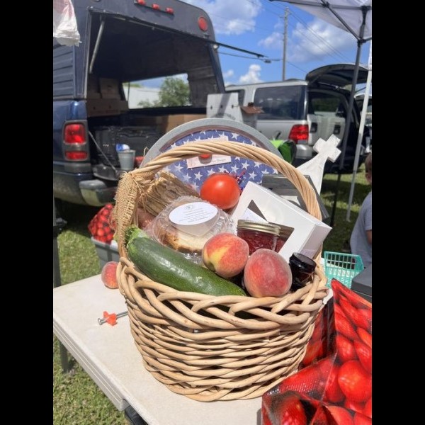 farmers-market-giveaway-basket